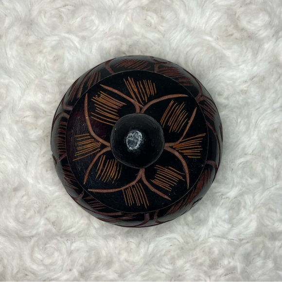 An Etched Hand Carved Wooden Round Trinket, Spice, Salt, tobacco Box With Lid - Picture 2 of 9